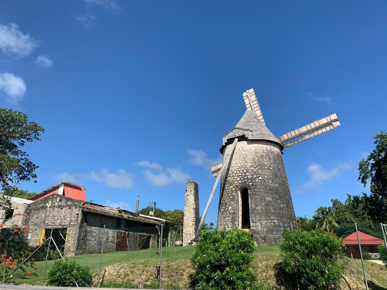 Vue du moulin de la Distillerie Bellevue